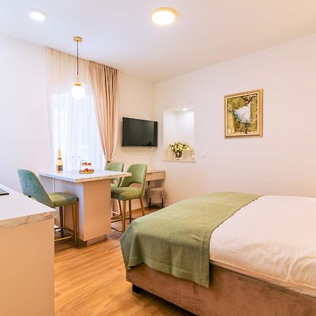 Luxury 2 Bedroom-2 Bathroom Apartment & Studio App With Rooftop Terrace สปลิท ภายนอก รูปภาพ