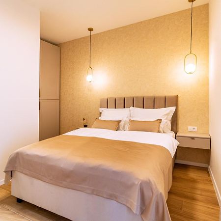Luxury 2 Bedroom-2 Bathroom Apartment & Studio App With Rooftop Terrace สปลิท ภายนอก รูปภาพ