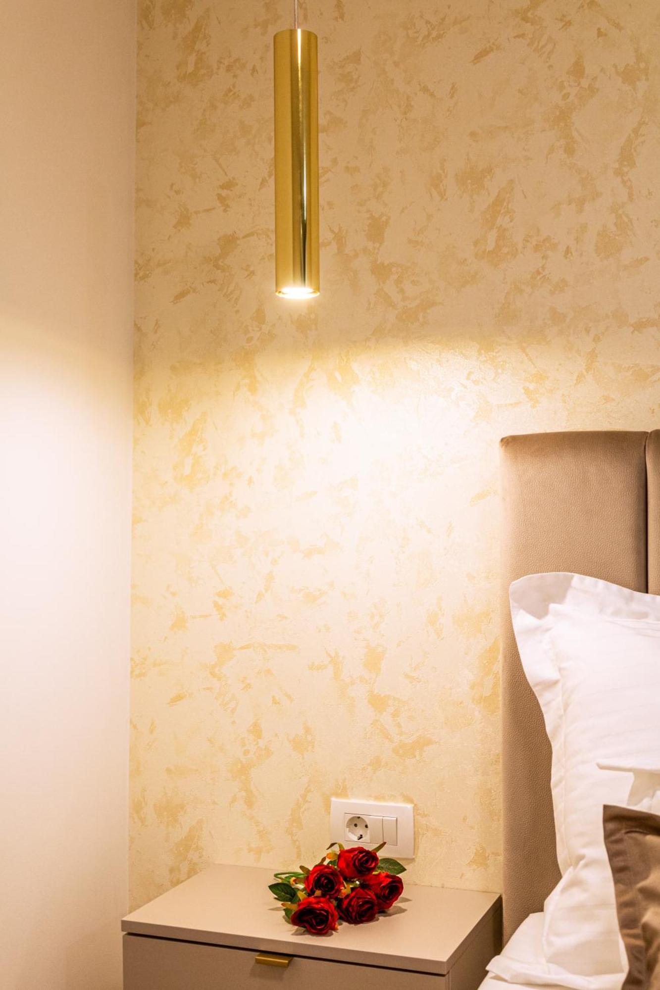 Luxury 2 Bedroom-2 Bathroom Apartment & Studio App With Rooftop Terrace สปลิท ภายนอก รูปภาพ