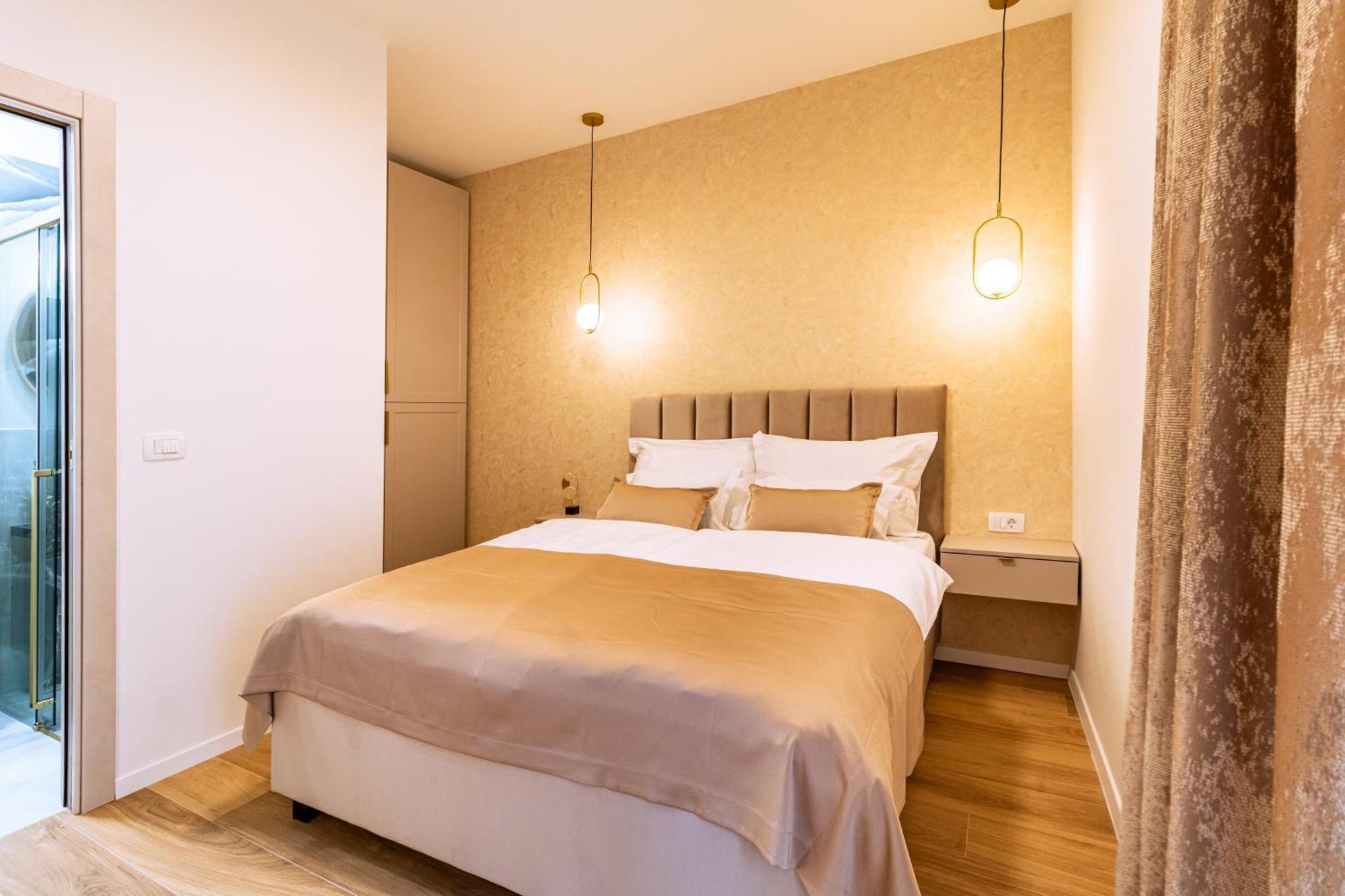Luxury 2 Bedroom-2 Bathroom Apartment & Studio App With Rooftop Terrace สปลิท ภายนอก รูปภาพ