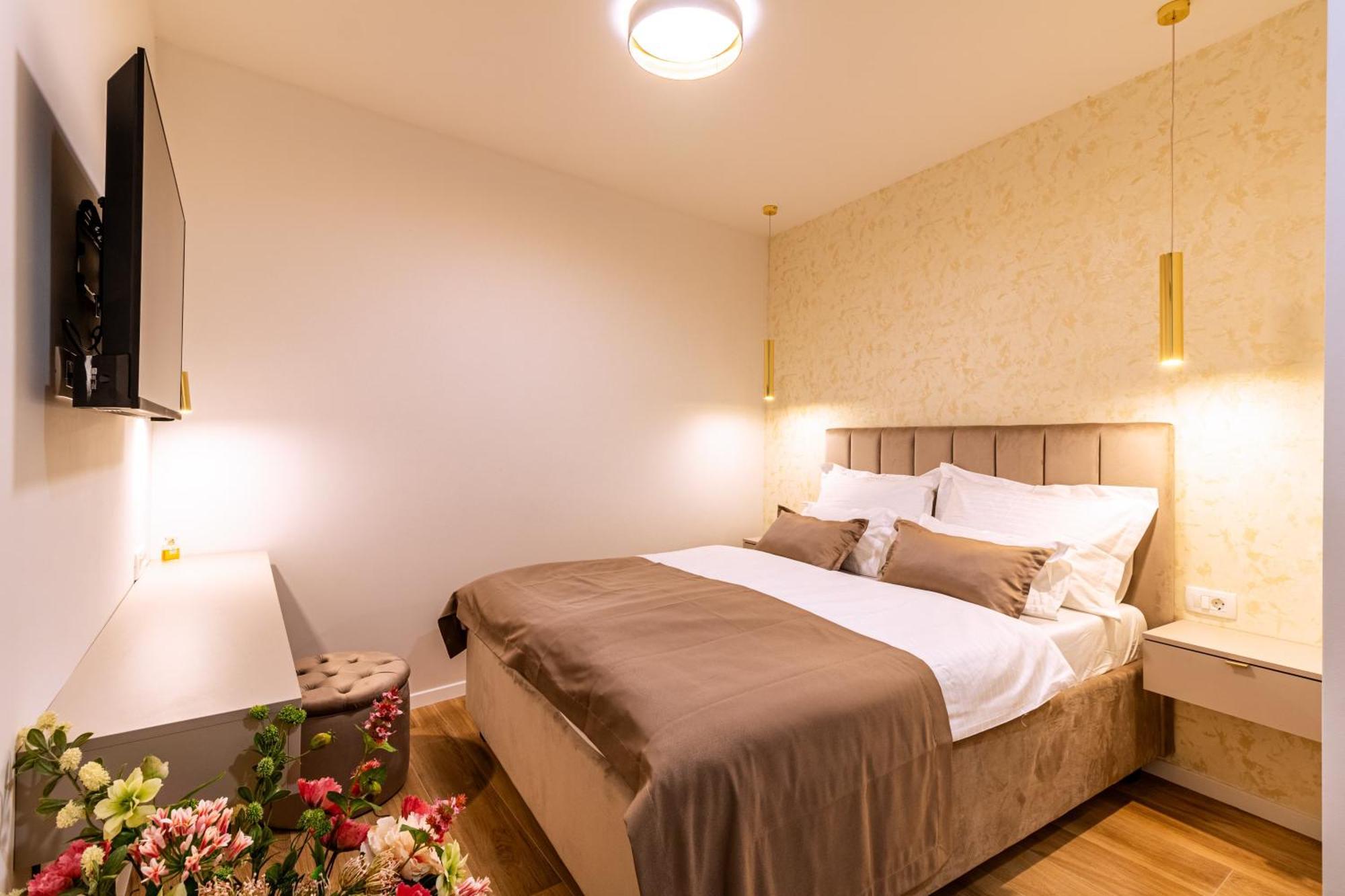 Luxury 2 Bedroom-2 Bathroom Apartment & Studio App With Rooftop Terrace สปลิท ภายนอก รูปภาพ
