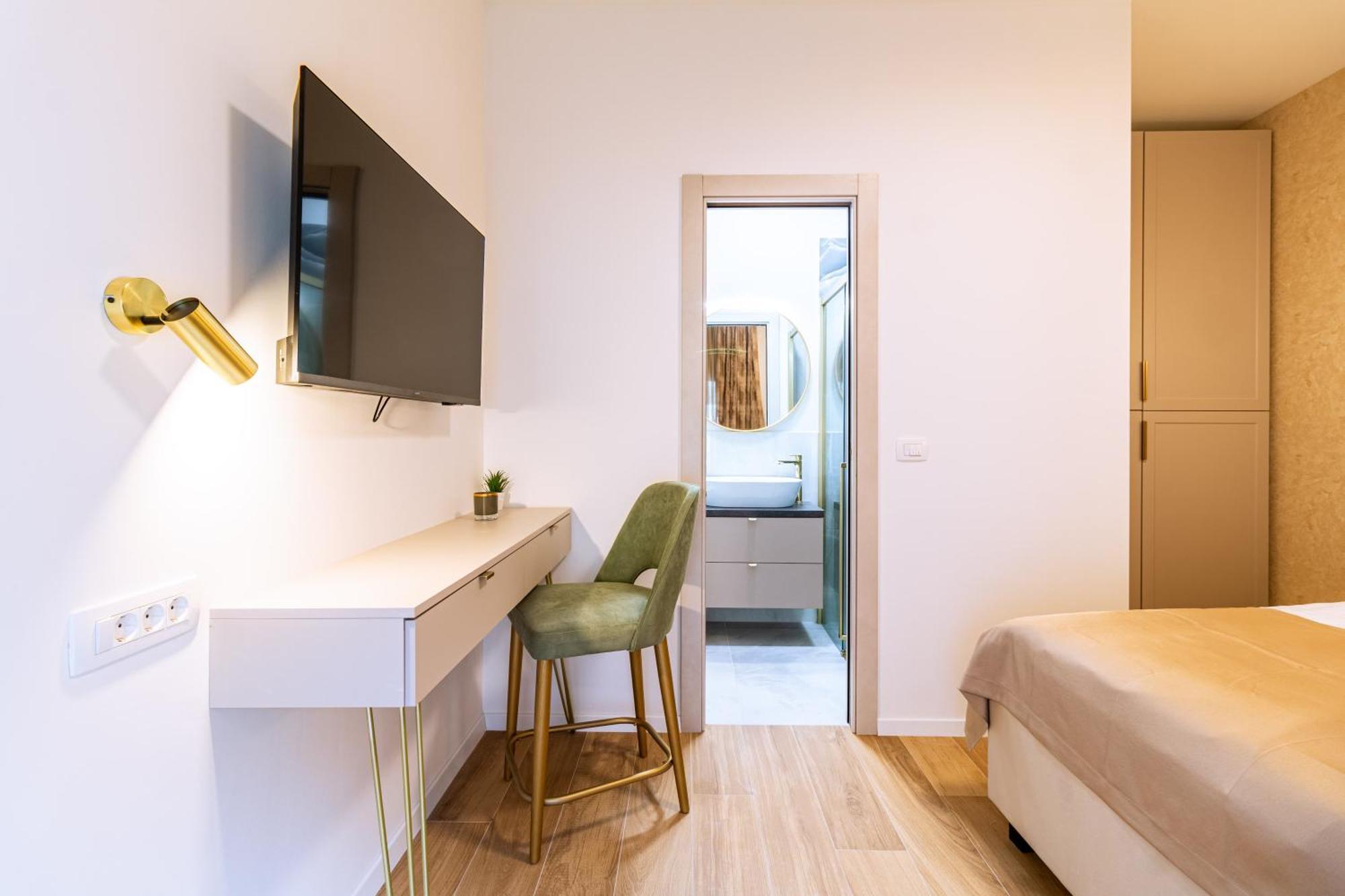 Luxury 2 Bedroom-2 Bathroom Apartment & Studio App With Rooftop Terrace สปลิท ห้อง รูปภาพ
