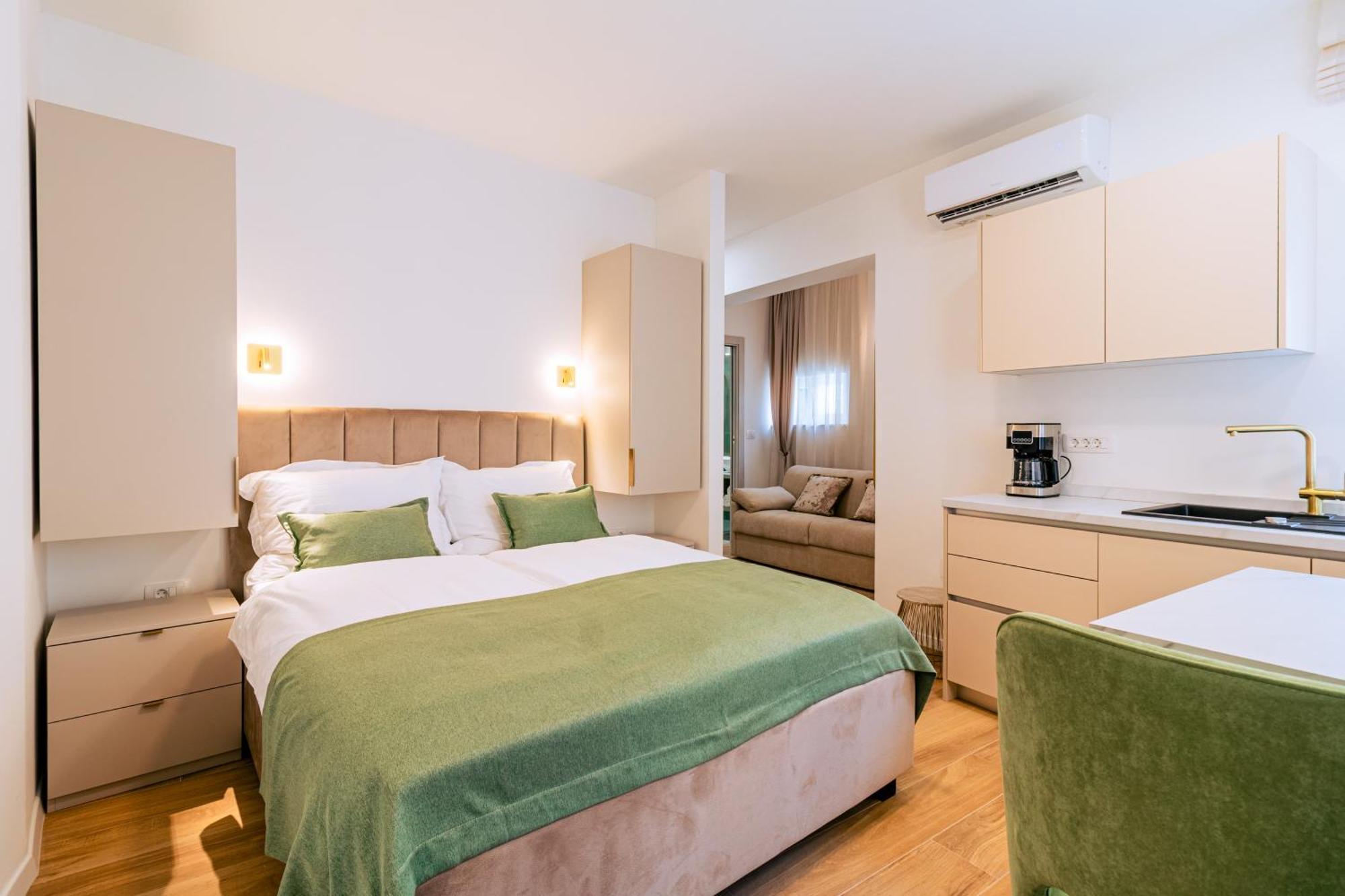 Luxury 2 Bedroom-2 Bathroom Apartment & Studio App With Rooftop Terrace สปลิท ห้อง รูปภาพ