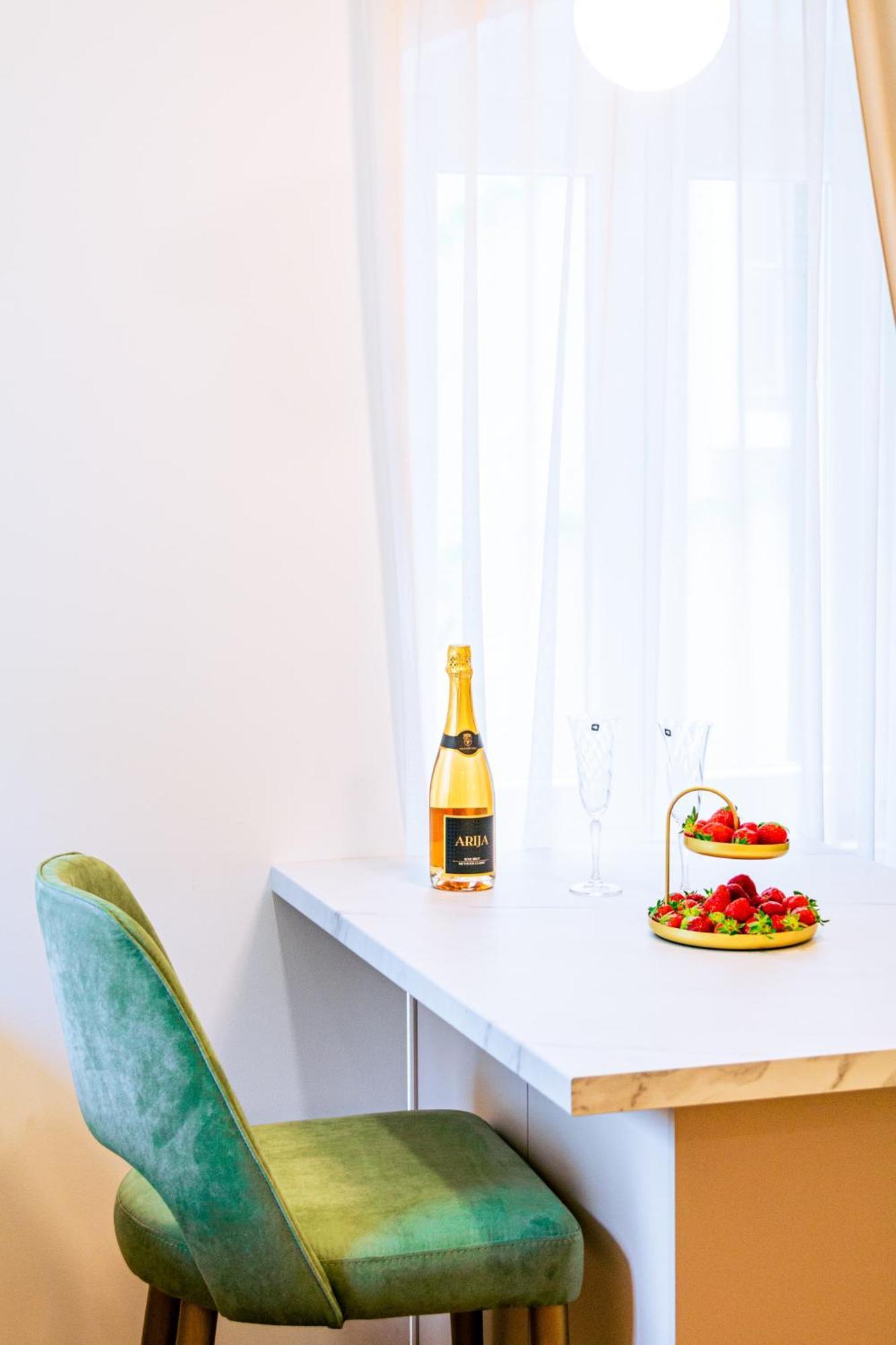 Luxury 2 Bedroom-2 Bathroom Apartment & Studio App With Rooftop Terrace สปลิท ห้อง รูปภาพ