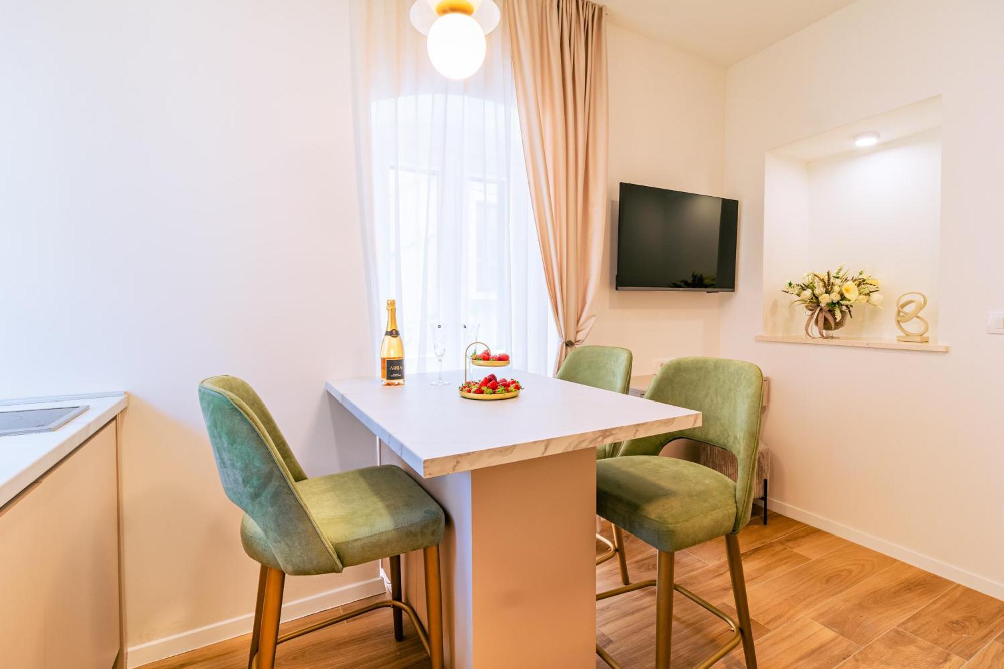 Luxury 2 Bedroom-2 Bathroom Apartment & Studio App With Rooftop Terrace สปลิท ห้อง รูปภาพ